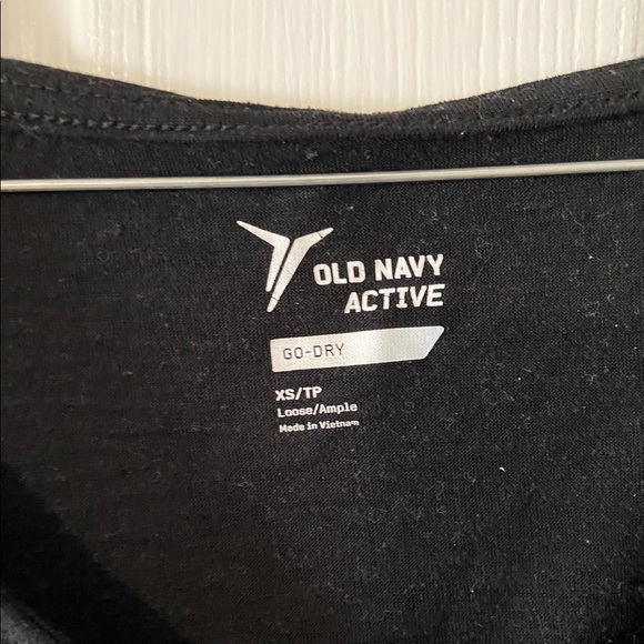 Women’s Black Old Navy Activeware Layer - Picture 2 of 3